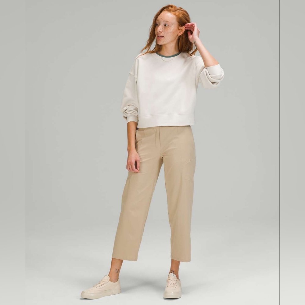 Lululemon 2021 Ventlight Cargo Mid Rise Crop Pants 26" Neutral Cream Trench US 6